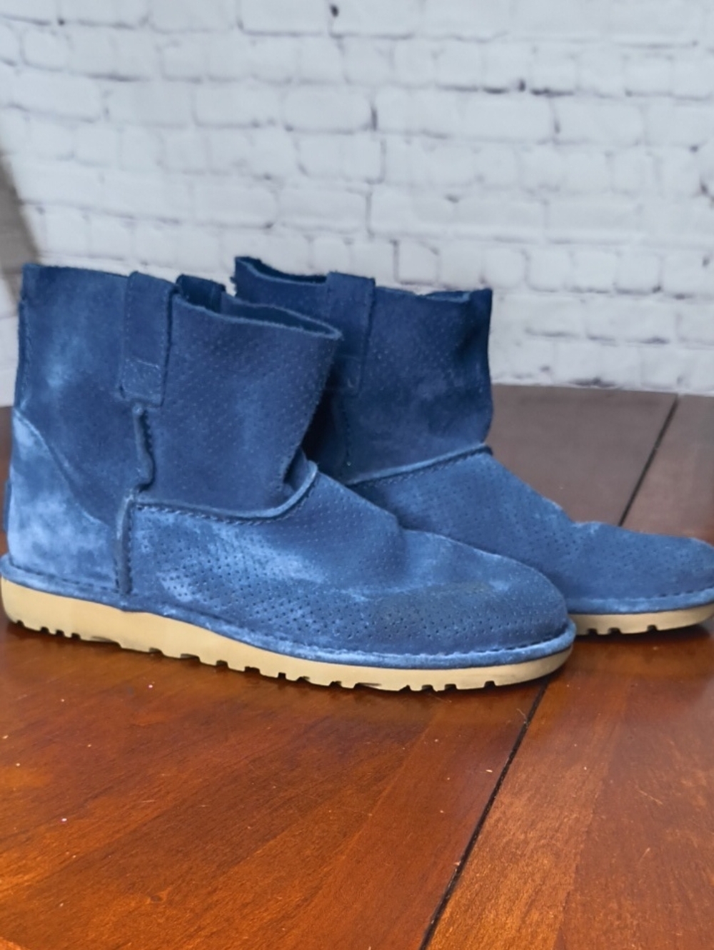 UGG Women's Navy Blue Suede Slip-On Ankle Boots with Tan Sole Size 7 AI